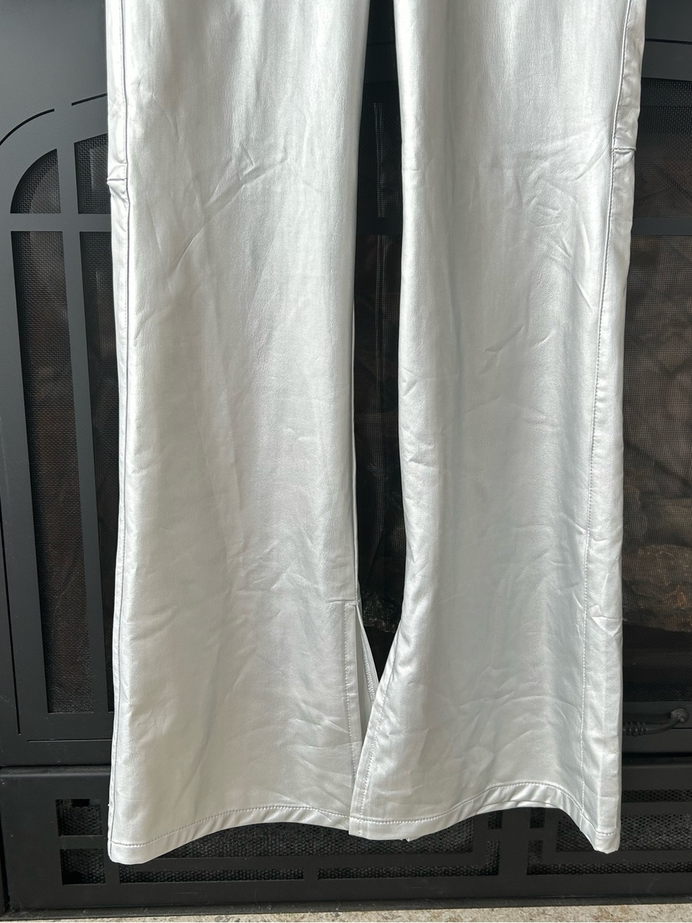 NWT! Show Me Your Mumu Nashville Pull-On Flare Pants in Metallic Silver - Picture 4 of 7